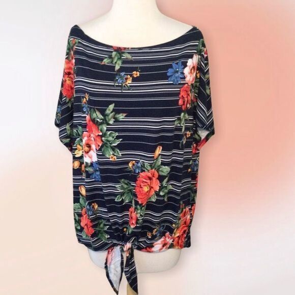 White Birch Tie‎ Front High Low Navy Floral Short Sleeve Tee size Med - Picture 2 of 10